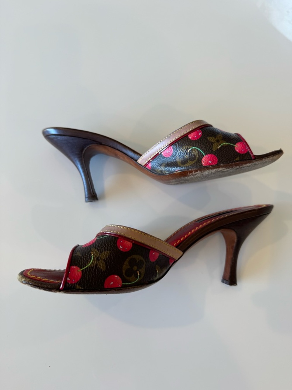 Louis Vuitton Vintage SS 2005 Brown Leather Monogram Cherry Bow Heels EU 37 - Picture 3 of 6